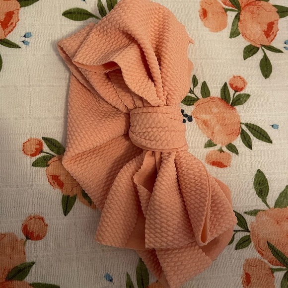 2/$10 PatPat Bows - Picture 1 of 2